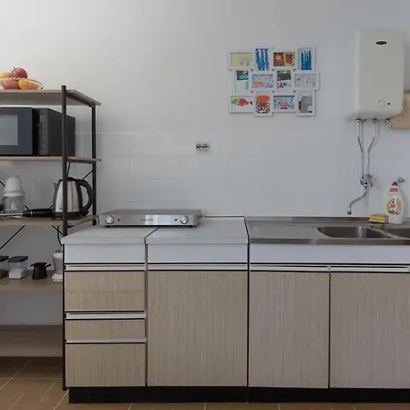 Sunnyrose - Walking Distance From Znjan - Free Public Parking - Huge Balcony Lägenhet Split