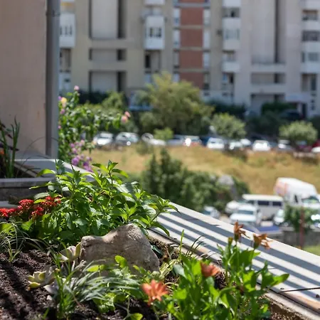 Sunnyrose - Walking Distance From Znjan - Free Public Parking - Huge Balcony Апартаменты Сплит