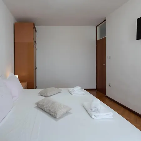 Sunnyrose - Walking Distance From Znjan - Free Public Parking - Huge Balcony Apartmán *