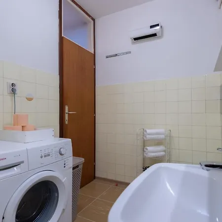 Апартаменты Sunnyrose - Walking Distance From Znjan - Free Public Parking - Huge Balcony *