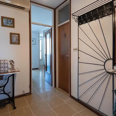 Sunnyrose - Walking Distance From Znjan - Free Public Parking - Huge Balcony Apartmán