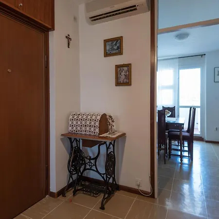 Sunnyrose - Walking Distance From Znjan - Free Public Parking - Huge Balcony Apartmán Split