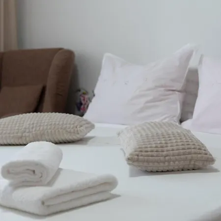 Apartmán Sunnyrose - Walking Distance From Znjan - Free Public Parking - Huge Balcony *