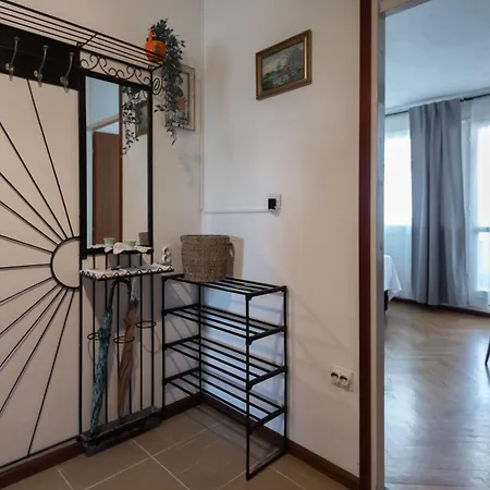 Sunnyrose - Walking Distance From Znjan - Free Public Parking - Huge Balcony Apartmán