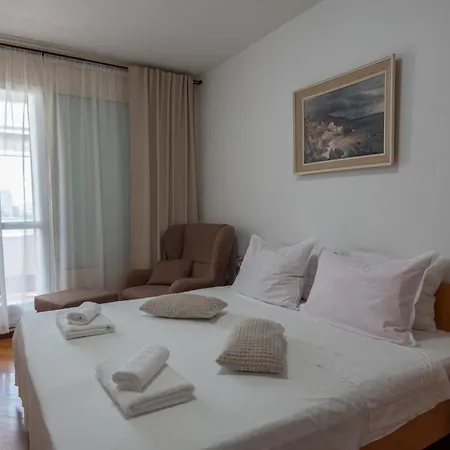 Sunnyrose - Walking Distance From Znjan - Free Public Parking - Huge Balcony