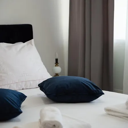 Sunnyrose - Walking Distance From Znjan - Free Public Parking - Huge Balcony