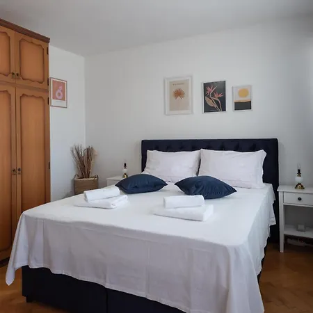 Sunnyrose - Walking Distance From Znjan - Free Public Parking - Huge Balcony Apartment